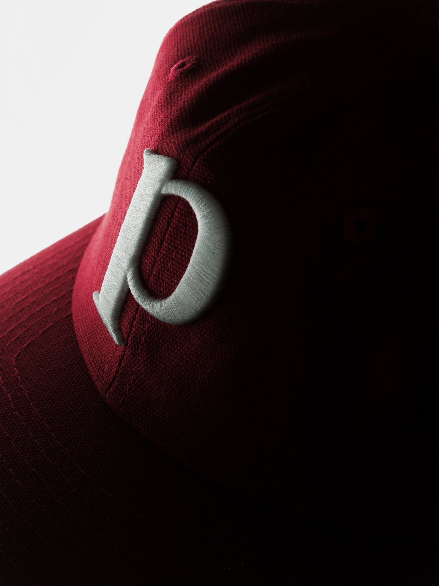 La Rover Cap, première casquette Praline, disponible en 3 coloris, incarne l'aventure et l'exploration, inspirée par l'esprit du mouvement et de la liberté.