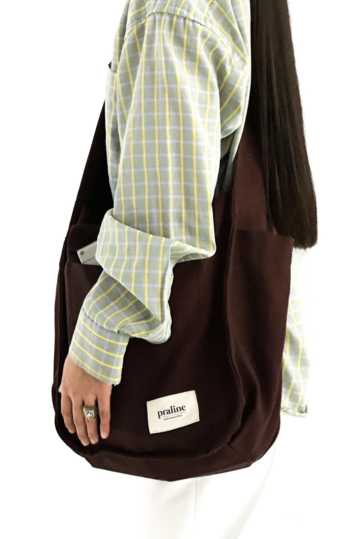 Le Nomad, sac pratique fait main à Paris en tissu d'ameublement, avec nombreuses poches intérieures et extérieures, est idéal pour vous organiser au quotidien.