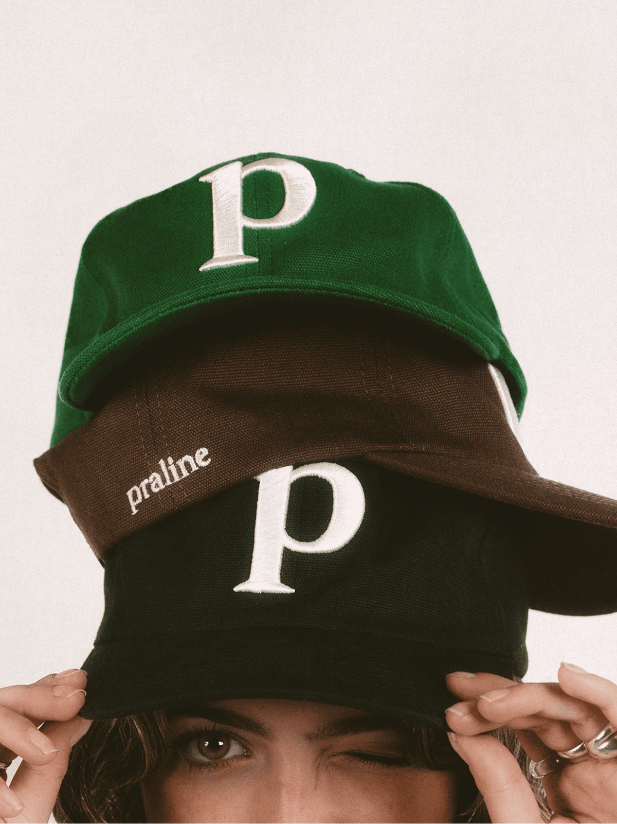Casquette en tissu d’ameublement avec tout ses coloris