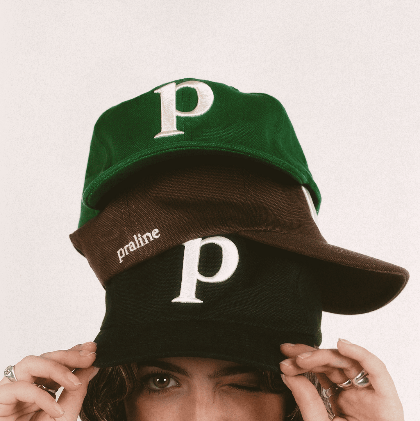 Casquette en tissu d’ameublement avec tout ses coloris