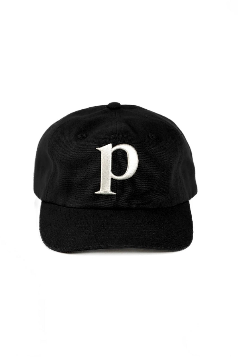 Une casquette fait en tissu d'ameublement