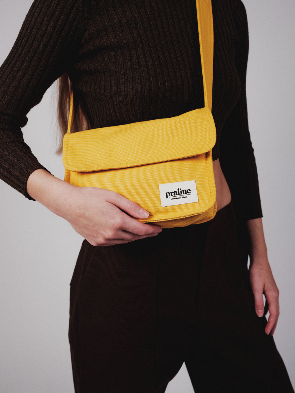 Finitions et coutures d’un sac Praline
