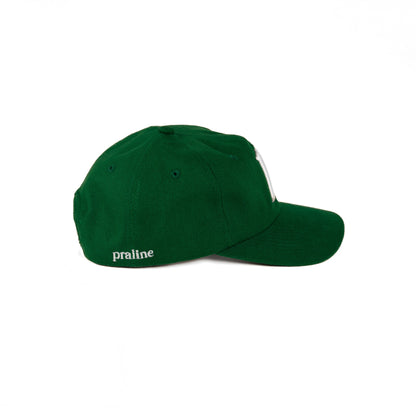 Casquette noir en tissu d’ameublement vu de côté