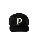 Une casquette fait en tissu d'ameublement
