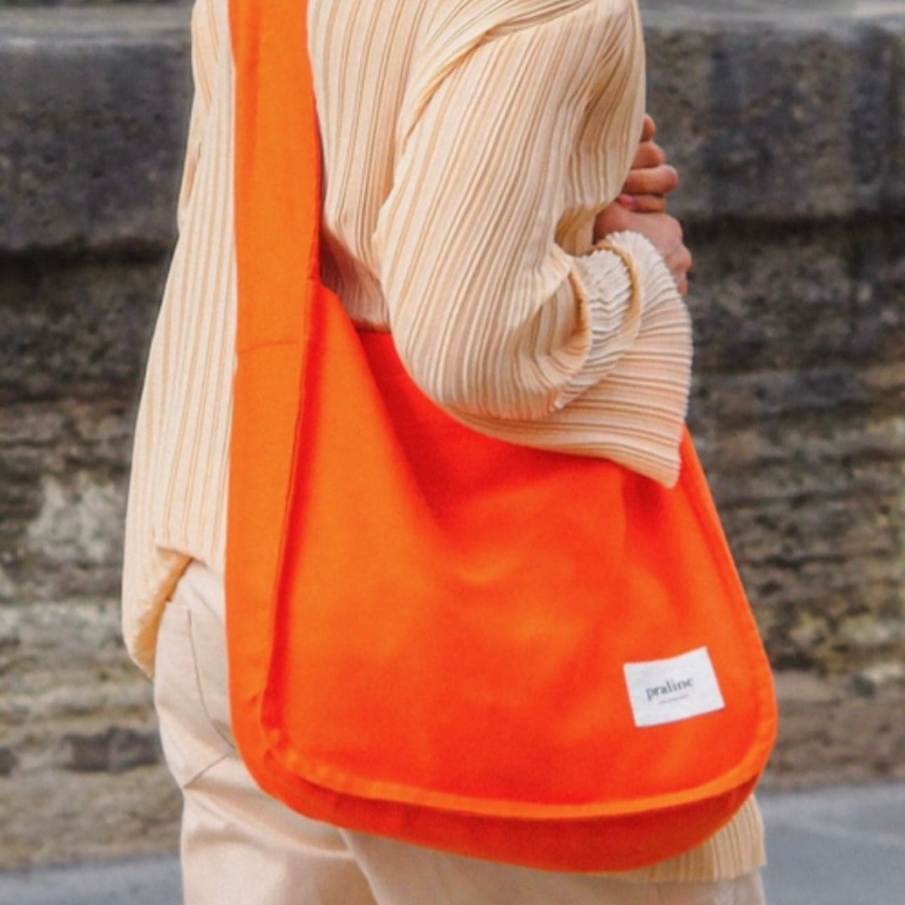 Le vagabond orange, le sac versatile par excellence
